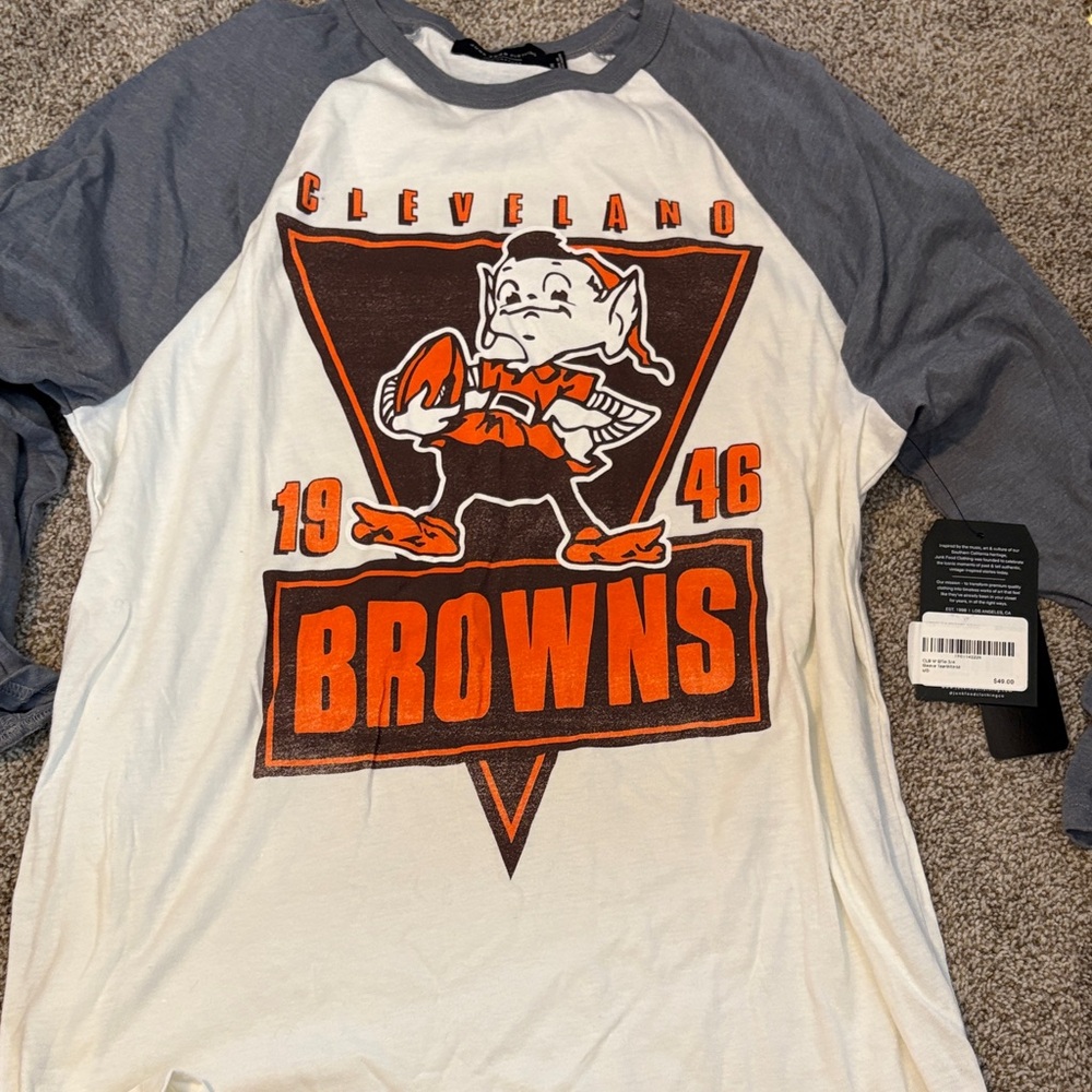 Junk Food Clothing Gray and White Tee